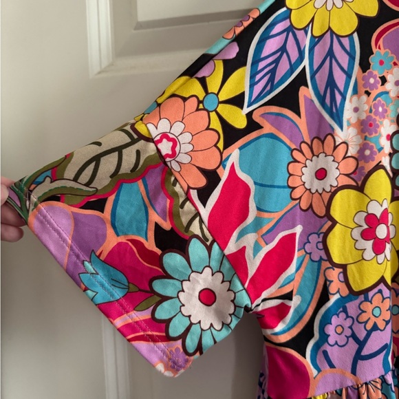 Floral top by haptics - Picture 4 of 4